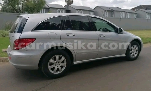 Acheter Occasion Voiture Mercedes‒Benz R–Class Vert à Harare, Harare Acheter Occasion Voiture Mercedes‒Benz R–Class Vert à Harare, Harare
