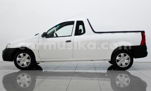 Buy Used Nissan NP 300 White Car in Beitbridge in Matabeleland South Buy Used Nissan NP 300 White Car in Beitbridge in Matabeleland South