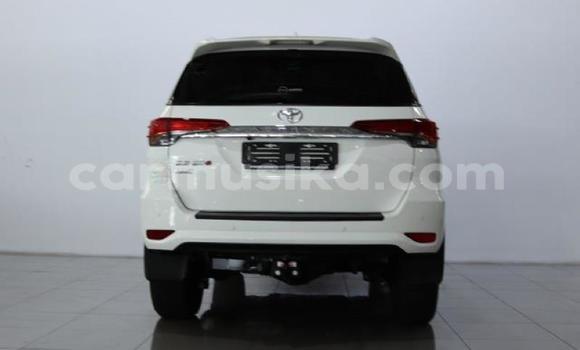 Buy Used Toyota Fortuner White Car in Beitbridge in Matabeleland South Buy Used Toyota Fortuner White Car in Beitbridge in Matabeleland South