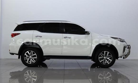 Buy Used Toyota Fortuner White Car in Beitbridge in Matabeleland South Buy Used Toyota Fortuner White Car in Beitbridge in Matabeleland South