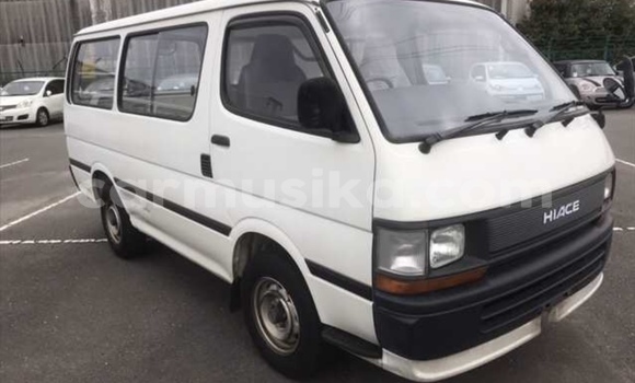 Tenga Tsaru Toyota Hiace Chena Mota in Beitbridge in Matabeleland South Tenga Tsaru Toyota Hiace Chena Mota in Beitbridge in Matabeleland South
