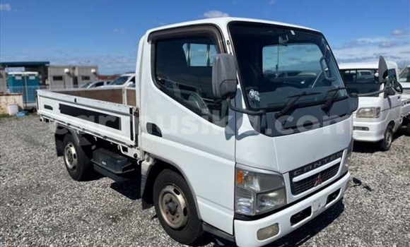 Tenga Tsaru Mitsubishi Canter Chena Rori in Beitbridge in Matabeleland South Tenga Tsaru Mitsubishi Canter Chena Rori in Beitbridge in Matabeleland South