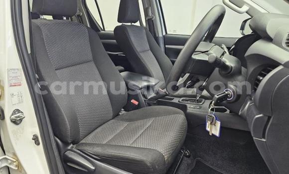 Buy Used Toyota Hilux White Car in Harare in Harare Buy Used Toyota Hilux White Car in Harare in Harare