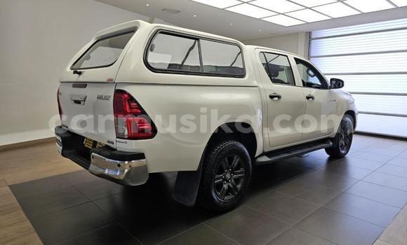 Buy Used Toyota Hilux White Car in Harare in Harare Buy Used Toyota Hilux White Car in Harare in Harare