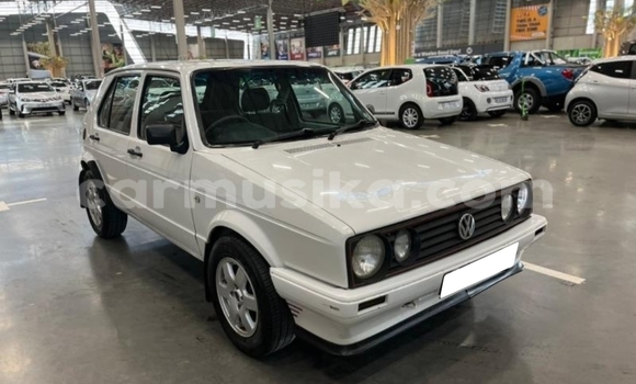Buy Used Volkswagen Golf White Car in Beitbridge in Matabeleland South