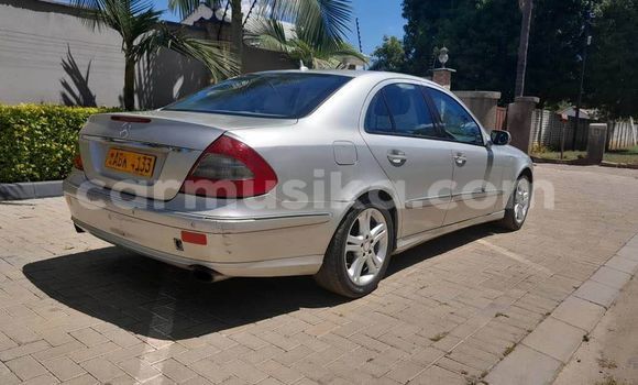Nunua Ilio tumika Mercedes‒Benz E–Class Nyingine Gari ndani ya Harare nchini Harare Nunua Ilio tumika Mercedes‒Benz E–Class Nyingine Gari ndani ya Harare nchini Harare