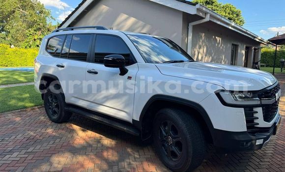 Tenga Tsaru Toyota Land Cruiser Prado Chena Mota in Belvedere in Harare Tenga Tsaru Toyota Land Cruiser Prado Chena Mota in Belvedere in Harare