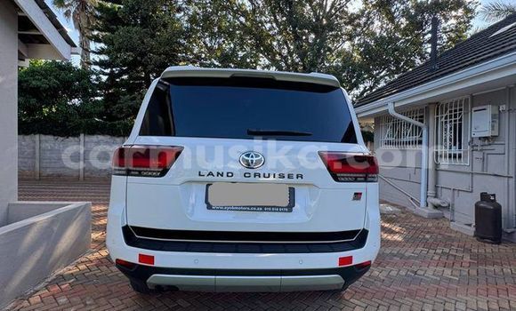 Tenga Tsaru Toyota Land Cruiser Prado Chena Mota in Belvedere in Harare Tenga Tsaru Toyota Land Cruiser Prado Chena Mota in Belvedere in Harare