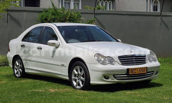 Tenga Tsaru Mercedes-Benz C-Classe Chena Mota in Bindura in Mashonaland yePakati