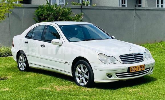 Tenga Tsaru Mercedes-Benz C-Classe Chena Mota in Bindura in Mashonaland yePakati Tenga Tsaru Mercedes-Benz C-Classe Chena Mota in Bindura in Mashonaland yePakati