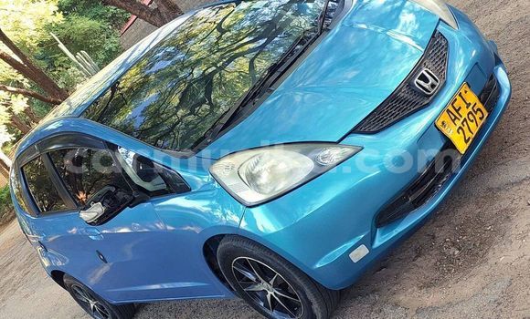 Nunua Ilio tumika Honda Fit Bluu Gari ndani ya Belvedere nchini Harare