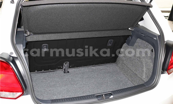 Acheter Occasion Voiture Volkswagen Polo Blanc à Beitbridge, Matabeleland South Acheter Occasion Voiture Volkswagen Polo Blanc à Beitbridge, Matabeleland South