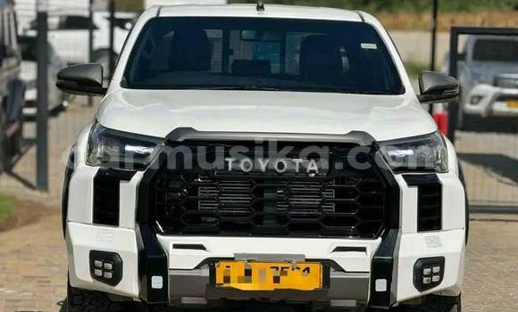 Nunua Ilio tumika Toyota Hilux Nyeupe Gari ndani ya Belvedere nchini Harare