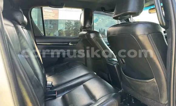 Tenga Tsaru Toyota Hilux Chena Mota in Belvedere in Harare Tenga Tsaru Toyota Hilux Chena Mota in Belvedere in Harare