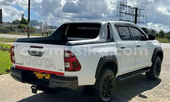 Tenga Tsaru Toyota Hilux Chena Mota in Belvedere in Harare Tenga Tsaru Toyota Hilux Chena Mota in Belvedere in Harare