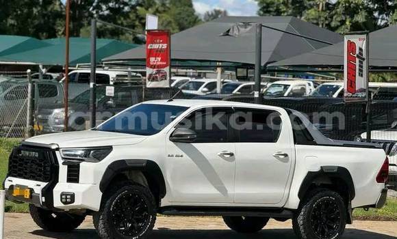 Tenga Tsaru Toyota Hilux Chena Mota in Belvedere in Harare Tenga Tsaru Toyota Hilux Chena Mota in Belvedere in Harare