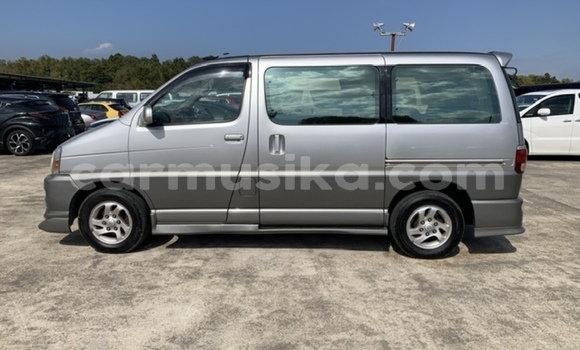 Nunua Ilio tumika Toyota Regius Fedha Gari ndani ya Beitbridge nchini Matabeleland Kusini Nunua Ilio tumika Toyota Regius Fedha Gari ndani ya Beitbridge nchini Matabeleland Kusini