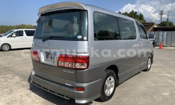 Nunua Ilio tumika Toyota Regius Fedha Gari ndani ya Beitbridge nchini Matabeleland Kusini Nunua Ilio tumika Toyota Regius Fedha Gari ndani ya Beitbridge nchini Matabeleland Kusini