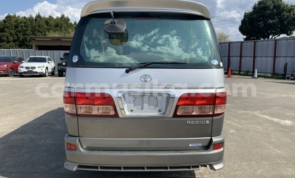 Nunua Ilio tumika Toyota Regius Fedha Gari ndani ya Beitbridge nchini Matabeleland Kusini Nunua Ilio tumika Toyota Regius Fedha Gari ndani ya Beitbridge nchini Matabeleland Kusini