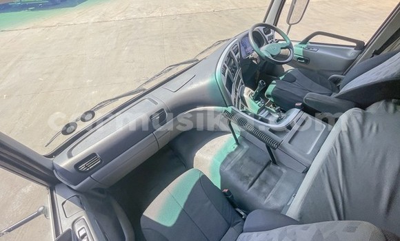 Acheter Occasion Utilitaire Nissan UD Blanc à Gweru, Midlands Acheter Occasion Utilitaire Nissan UD Blanc à Gweru, Midlands