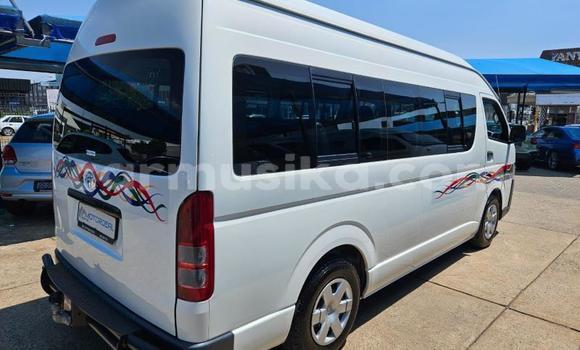 Nunua Ilio tumika Toyota Hiace Nyeupe Gari ndani ya Gweru nchini Midlands Nunua Ilio tumika Toyota Hiace Nyeupe Gari ndani ya Gweru nchini Midlands