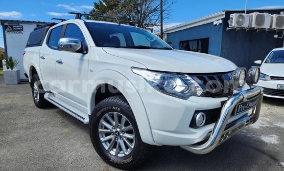 Nunua Ilio tumika Mitsubishi Triton Nyeupe Gari ndani ya Beitbridge nchini Matabeleland Kusini