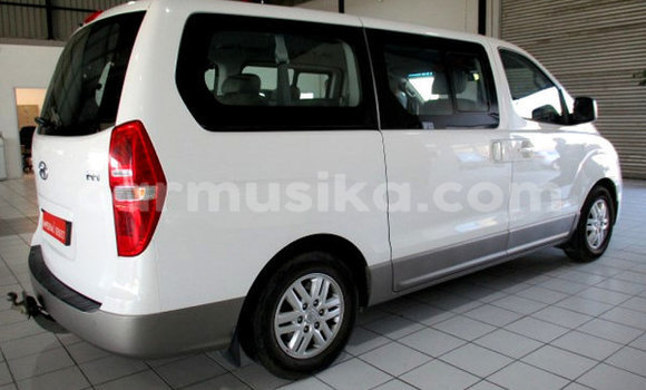 Tenga Tsaru Hyundai H1 Chena Mota in Beitbridge in Matabeleland South Tenga Tsaru Hyundai H1 Chena Mota in Beitbridge in Matabeleland South