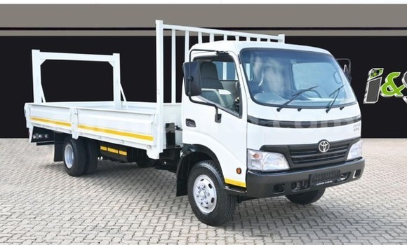 Nunua Ilio tumika Toyota Dyna Nyeupe Lori ndani ya Gweru nchini Midlands