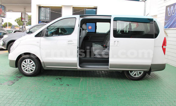 Tenga Tsaru Hyundai H1 Chena Mota in Beitbridge in Matabeleland South Tenga Tsaru Hyundai H1 Chena Mota in Beitbridge in Matabeleland South