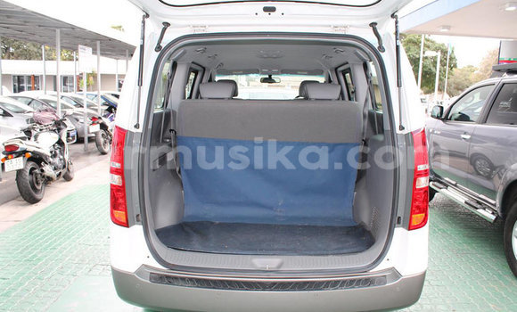 Tenga Tsaru Hyundai H1 Chena Mota in Beitbridge in Matabeleland South Tenga Tsaru Hyundai H1 Chena Mota in Beitbridge in Matabeleland South