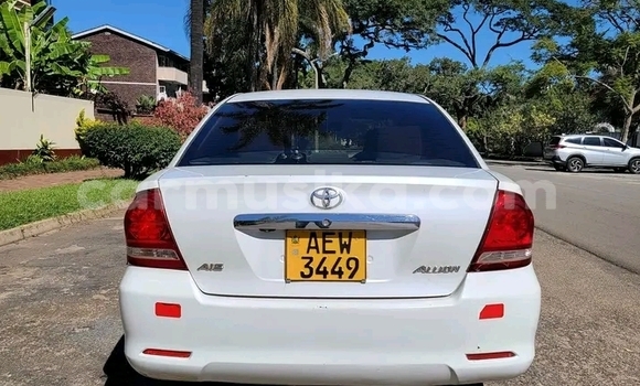 Nunua Ilio tumika Toyota Allion Nyeupe Gari ndani ya Harare nchini Harare