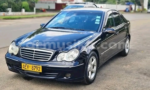 Nunua Ilio tumika Mercedes-Benz C180 coupe Bluu Gari ndani ya Harare nchini Harare