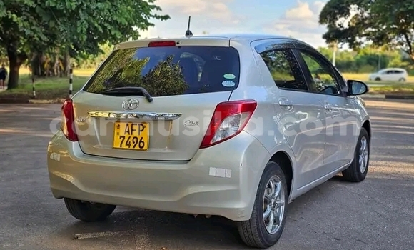 Nunua Ilio tumika Toyota Vitz Nyeupe Gari ndani ya Harare nchini Harare