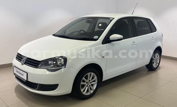 Nunua Ilio tumika Volkswagen Polo Nyeupe Gari ndani ya Beitbridge nchini Matabeleland Kusini