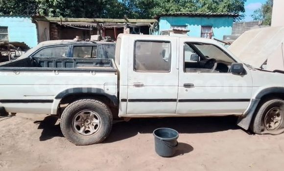 Tenga Tsaru Nissan Hardbody Zvimwe Mota in Mabelreign in Harare Tenga Tsaru Nissan Hardbody Zvimwe Mota in Mabelreign in Harare
