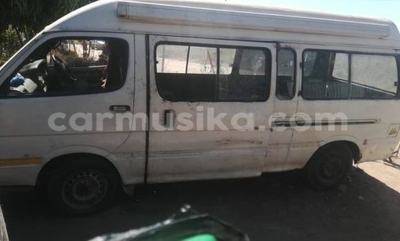 Tenga Tsaru Toyota Hiace Zvimwe Mota in Bindura in Mashonaland yePakati Tenga Tsaru Toyota Hiace Zvimwe Mota in Bindura in Mashonaland yePakati