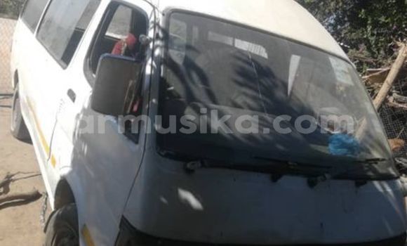 Tenga Tsaru Toyota Hiace Zvimwe Mota in Bindura in Mashonaland yePakati Tenga Tsaru Toyota Hiace Zvimwe Mota in Bindura in Mashonaland yePakati