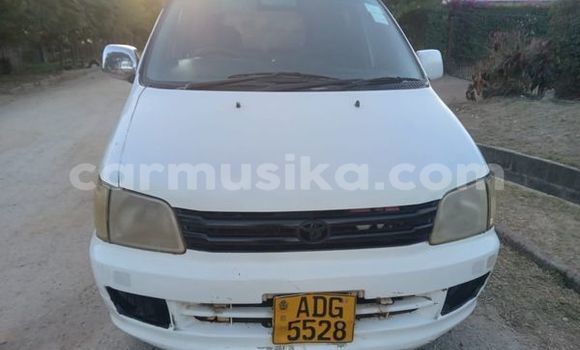 Nunua Ilio tumika Toyota Noah Nyingine Gari ndani ya Borrowdale nchini Harare Nunua Ilio tumika Toyota Noah Nyingine Gari ndani ya Borrowdale nchini Harare