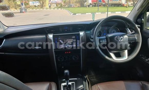 Nunua Ilio tumika Toyota Fortuner Nyeupe Gari ndani ya Belvedere nchini Harare Nunua Ilio tumika Toyota Fortuner Nyeupe Gari ndani ya Belvedere nchini Harare