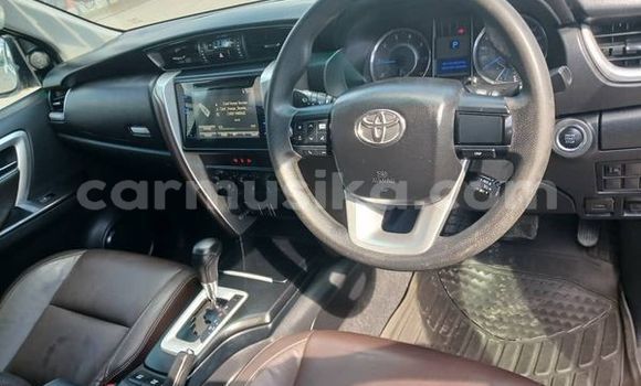 Nunua Ilio tumika Toyota Fortuner Nyeupe Gari ndani ya Belvedere nchini Harare Nunua Ilio tumika Toyota Fortuner Nyeupe Gari ndani ya Belvedere nchini Harare