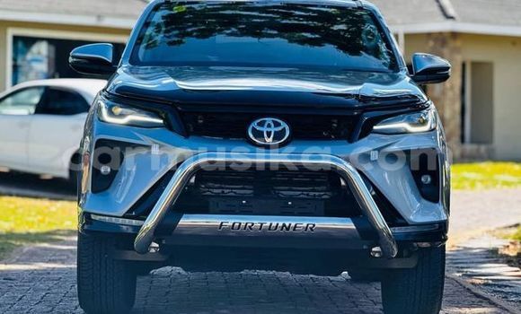 Tenga Tsaru Toyota Fortuner Zvimwe Mota in Beitbridge in Matabeleland South