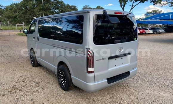 Tenga Tsaru Toyota Hiace Sirivha Mota in Bulawayo in Bulawayo