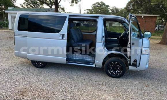 Buy Used Toyota Hiace Silver Car in Bulawayo in Bulawayo Buy Used Toyota Hiace Silver Car in Bulawayo in Bulawayo