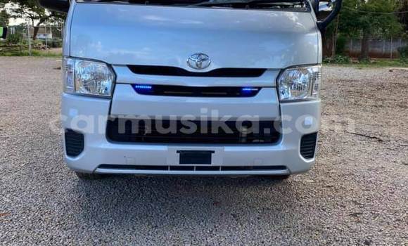 Buy Used Toyota Hiace Silver Car in Bulawayo in Bulawayo Buy Used Toyota Hiace Silver Car in Bulawayo in Bulawayo