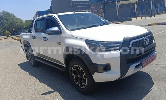 Nunua Ilio tumika Toyota Hilux Nyeupe Gari ndani ya Beitbridge nchini Matabeleland Kusini