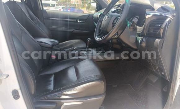 Acheter Occasion Voiture Toyota Hilux Blanc à Beitbridge, Matabeleland South Acheter Occasion Voiture Toyota Hilux Blanc à Beitbridge, Matabeleland South