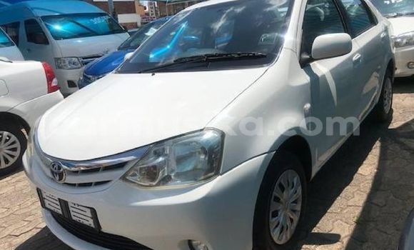 Acheter Occasion Voiture Toyota Etios Blanc à Beitbridge, Matabeleland South