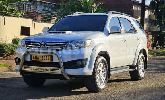 Nunua Ilio tumika Toyota Fortuner Nyingine Gari ndani ya Harare nchini Harare Nunua Ilio tumika Toyota Fortuner Nyingine Gari ndani ya Harare nchini Harare