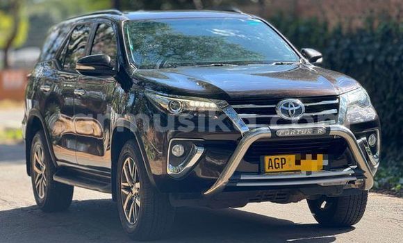 Nunua Ilio tumika Toyota Fortuner Nyingine Gari ndani ya Harare nchini Harare Nunua Ilio tumika Toyota Fortuner Nyingine Gari ndani ya Harare nchini Harare