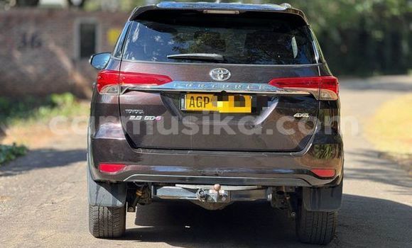 Nunua Ilio tumika Toyota Fortuner Nyingine Gari ndani ya Harare nchini Harare Nunua Ilio tumika Toyota Fortuner Nyingine Gari ndani ya Harare nchini Harare